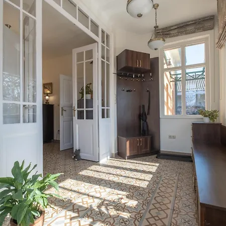 Villa Giovanni's Airport House Budapest