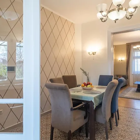 Villa Giovanni's Airport House Boedapest