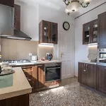 Giovanni's Airport House *