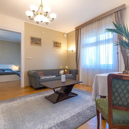 Giovanni's Airport House * Budapest
