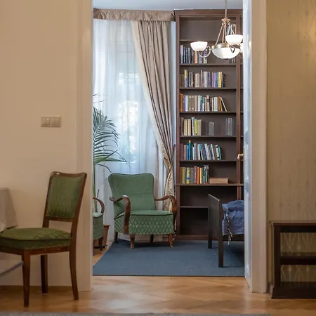 Giovanni's Airport House * Budapest