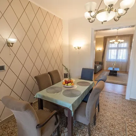 Villa Giovanni's Airport House Budapest