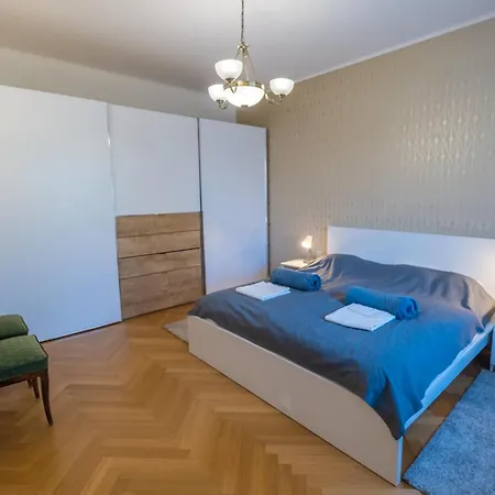 Giovanni's Airport House Villa Budapest