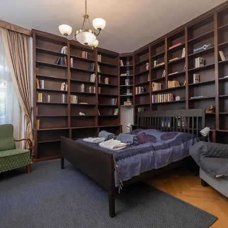 Giovanni's Airport House * Budapest