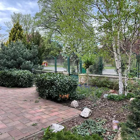 Villa Giovanni's Airport House Budapest