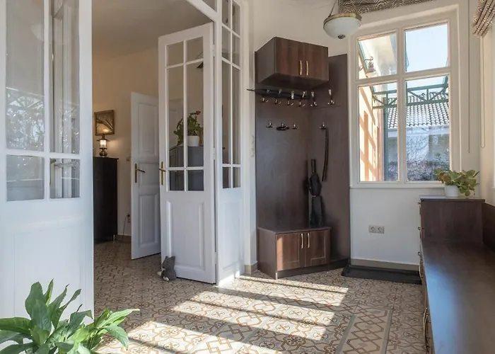 וילה Giovanni's Airport House בודפשט