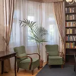 Giovanni's Airport House *